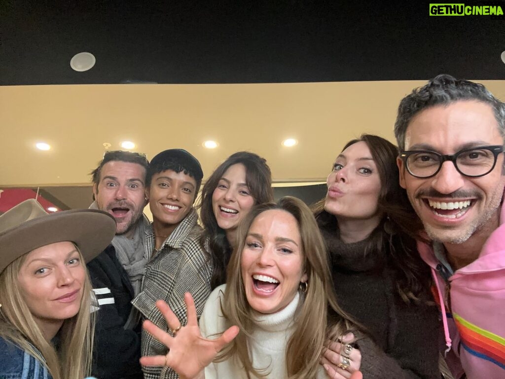Caity Lotz Instagram - What a special weekend this was🥰 Getting to be reunited with the cast and spend a couple of days with people who love Legends as much as we do ❤️ thank you guys!