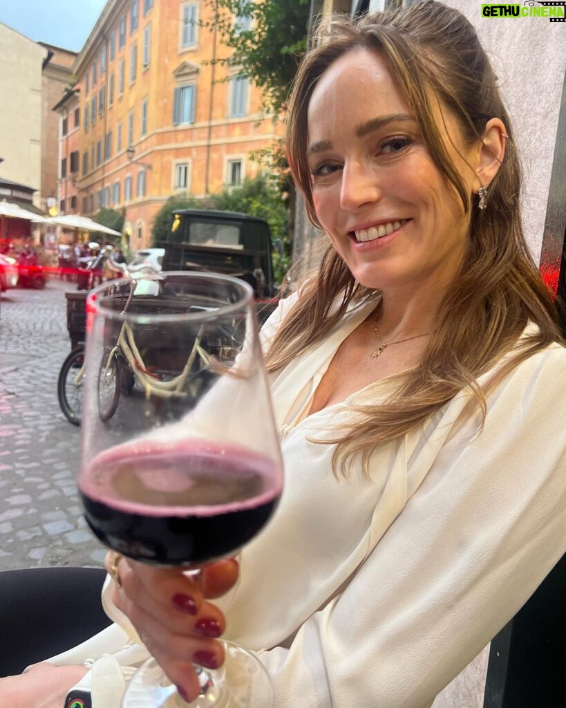 Caity Lotz Instagram - ROME 😍 wow what an impressive city! Blown away by the power and grandeur. I love Italy 🇮🇹