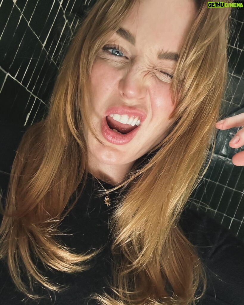 Caity Lotz Instagram - Going it a bit more ginger 💇‍♀️ fun fact- despite popular belief, redheads are not destined to vanish from the population. Praise be! Color by @ramsay_robert