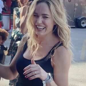 Caity Lotz Instagram - I love games! 🎡 first time axe throwing, but really this ninja catch game got me fired up 🤣 i need this in my backyard