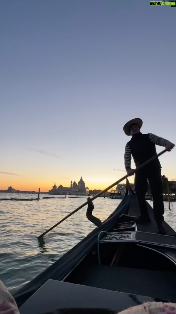 Caity Lotz Instagram - Venice 🇮🇹 is as romantic as they say it is…❤️ @iamkyleschmid