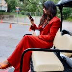 Camila Alves Instagram - Burnt Orange baby…Because it was game day yesterday…WELL…WIN DAY yesterday!!! @texaslonghorns @utaustintx suit @maxmara Shoes @stellamccartney My tea on the go @yeti cup (thank you Jimmy for capturing this photo while I was FaceTiming with the kids pretty good shot😊❤️) 💚💛💚💛💚💛💚💛💚💛💚Por que foi dia de jogo ontem! Bom dia de VITÓRIA ontem! @texaslonghorns @utaustintx obrigada Jimmy por tirar essa foto atrás dos bastidores quando estava FaceTiming com as crianças…you got a good one😊❤️