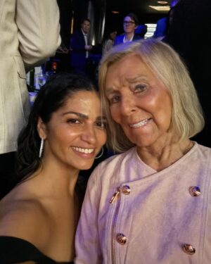 Camila Alves Instagram - This is not a short format caption day… to describe what we do as mothers do take a lifetime! This shit is hard but beautiful!!! Won’t change a thing, well maybe a few 😂
THANK YOU to my mother for the foundation
THANK YOU KayMac for the innovation
THANK YOU GRAMMA for the refuge
THANK YOU Matthew for the 3 beautiful creations we have made together
THANK YOU to my 3 kids who make me chase being a better mother daily
THANK YOU to all the mother figures in my life who inspire me, teach me, correct me, guide me and laugh with me when the rubber hits the road (pretty often) It is not picture perfect! with tremendous gratitude today! this is the only thing I was certain I wanted to do “A Mother” everything else was always a question! 🫣☺️❤️ Happy Mother’s Day ! 

Ps: this video made me go back to 3 little ones at the same time…I didn’t even know what, when, who, ME??? Wild, challenging, exhausting, tears, laughter,beautiful…any mother’s out there dealing with the same “this too shall pass” 🙏🏽❤️👏🏽👏🏽 stay strong, ask for help, remember to breathe, put boundaries because I didn’t it…you need little spells to take care of yourself. Sending love

💚💛💚💛💚💛💚💛💚💛💚💛💚💛💚💛💚 não é um dia de legenda curta,para descrever o que fazemos como mães, leva a vida inteira!é DIFÍCIL mas maravilhoso! 
OBRIGADO à minha mãe pela fundação,
OBRIGADO KayMac pela inovação,
OBRIGADO Vó pelo refúgio
OBRIGADO Matthew pelas 3 lindas criações que fizemos juntos,
OBRIGADA aos meus 3 filhos que me fazem perseguir diariamente a ser uma mãe melhor,
OBRIGADO a todas as figuras maternas da minha vida me inspiram, me ensinam, me corrigem, me orientam e riem comigo quando a coisa fica preta… com tremenda gratidão,única coisa que tinha certeza que queria fazer “ Uma Mãe” todo o resto sempre foi uma questão! ☺️Feliz Dia das Mães!
Ps: vídeo me fez voltar a ter 3 pequeninos ao mesmo tempo,nem sabia o que, quando, quem, EU??? Confuso , desafiador, exaustivo, lágrimas, risos, lindo, bençãos! Se estiver lidando com o mesmo “isso também vai passar”🙏🏽fique forte, peça ajuda, lembre-se de respirar, coloque limites porque eu não coloquei ... você precisa de pequenas brechas para cuidar de si mesma.