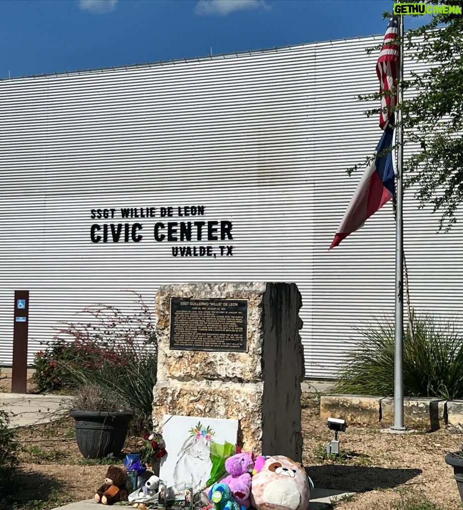 Camila Alves Instagram - Two years ago, Uvalde met with an unimaginable tragedy. Today, let’s remember the victims and their families, what we all learned, and continue to do what we can to not have more of these memories. #maketheirlivesmatter #uvalde