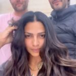 Camila Alves Instagram - A little #tb video from when, @chrissyteigen posted her hair color with @colorbymattrez ,I reached out and ever since we have been slowly bringing my brunette back, we are working on making it healthy again as I put my hair thru a lot! Thank you for the amazing haircut @adamcampbellhair it made my hair look fuller!! Ladies how often do you cut and color yours? 💚💛💚💛💚💛💚💛💚💛💚💛💚💛💚💛💚💛@chrissyteigen postou a cor do cabelo dela com @colorbymattrez e aí estamos aos poucos trazendo minha cor natural de volta, estamos trabalhando para ficar um cabelo mais saudável pois ja fiz tanta coisa nele!!! Obrigada pelo corte @adamcampbellhair que deixou meu cabelo mais cheio!! E vocês… com que frequência vocês tratam seus cabelos ?