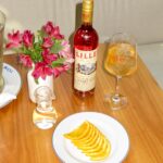 Camila Queiroz Instagram - Um dia lindo por aqui e um Lillet Rosé Tonic pra brindar ✨🍹@lillet.br é versátil, fácil de combinar e tem tudo a ver com uma tarde na piscina, brunch, almoço com amigas, fim de tarde curtindo um pôr do sol…. Quem experimentar depois me conta o que achou!!! Aproveite o link de compra nos stories. Aprecie com moderação. Não compartilhe com menores de 18 anos. #publi #Lillet #lilletbr