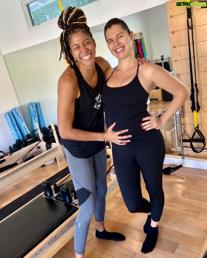Candace Parker Instagram - I love you! That can't eat, can't sleep, and reach for the stars type sh*t. Be my Valentine ❤️🌎YOU ARE MY HAPPY! #WhiteRussianDrink #❤️❤️❤️❤️❤️🍑♾️🤟🏽😉😮‍💨 🤰🏻🐰🍪🎂🍟🎯🏅🥇🏆⛹🏻‍♀️⛹🏽‍♀️🏀🏐🍷🥃🍯