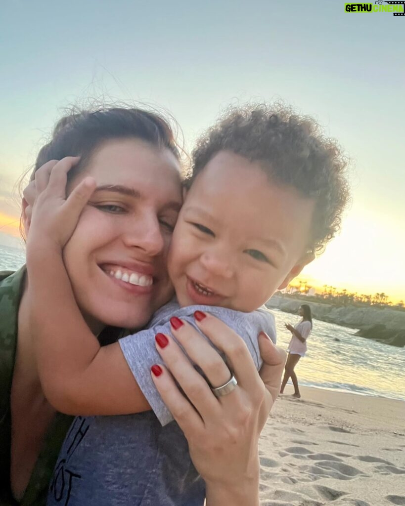 Candace Parker Instagram - I love you! That can't eat, can't sleep, and reach for the stars type sh*t. Be my Valentine ❤️🌎YOU ARE MY HAPPY! #WhiteRussianDrink #❤️❤️❤️❤️❤️🍑♾️🤟🏽😉😮‍💨 🤰🏻🐰🍪🎂🍟🎯🏅🥇🏆⛹🏻‍♀️⛹🏽‍♀️🏀🏐🍷🥃🍯