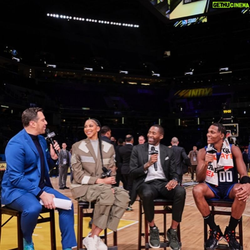 Candace Parker Instagram - All-Star ‘24! I met a couple rappers (@ernie.johnson dropped barz in his Legends speech) and caught up with some amazing peeps. Grateful to work with such amazing people 🙏🏽⭐️ #WeAreNotTheSameIAmAMartian 🔥🔥🔥 #RookieYearCarter3Vibez