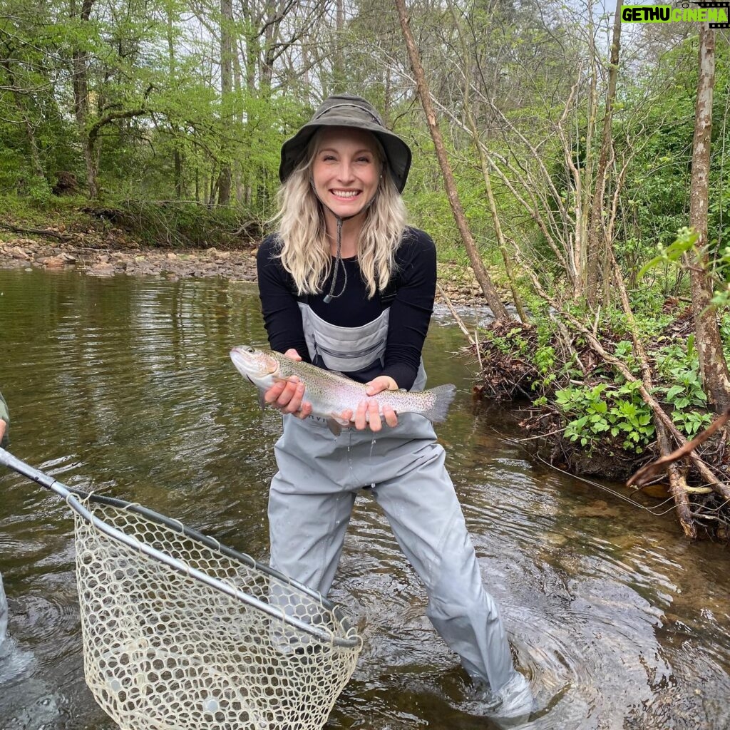 Candice King Instagram - Had the dreamiest time at @blackberry.mountain last week 🏔️ 🎣 🥃 🌲 swipe through for adventures and to see if what was rustling in the bushes was a Turkey 🦃 or a Bear 🐻 …. And it legit was ✌️