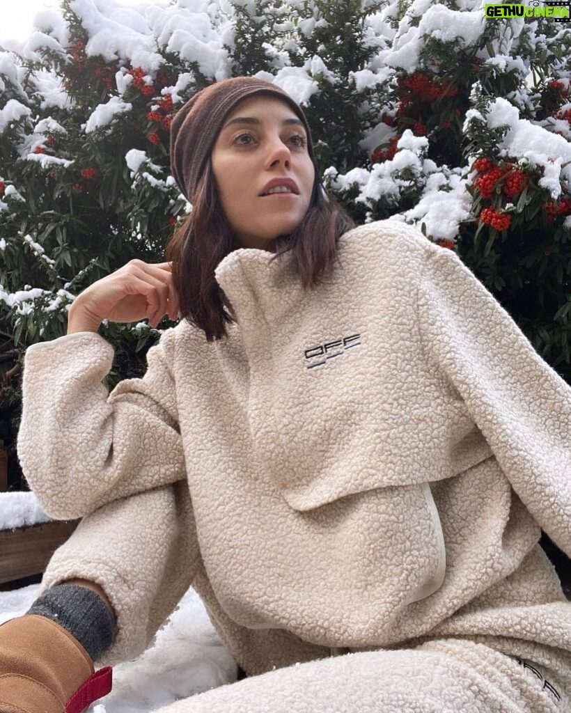 Cansu Dere Instagram - ❄️