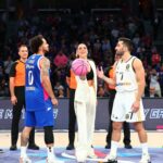 Cansu Dere Instagram - 10 yıldır Meme kanserinde erken teşhisin önemine dikkat çeken #pembetopsahada da bu yıl ben vardım. Bu anlamlı projeye 10’uncu yılında dahil olmak benim için kıymetliydi. Teşekkürler @pembetopsahada Hair,make-up: @ondertiryaki @dogukantncr Styling : @rutkayozis