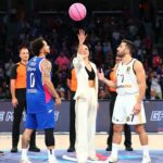 Cansu Dere Instagram - 10 yıldır Meme kanserinde erken teşhisin önemine dikkat çeken #pembetopsahada da bu yıl ben vardım. Bu anlamlı projeye 10’uncu yılında dahil olmak benim için kıymetliydi. Teşekkürler @pembetopsahada Hair,make-up: @ondertiryaki @dogukantncr Styling : @rutkayozis