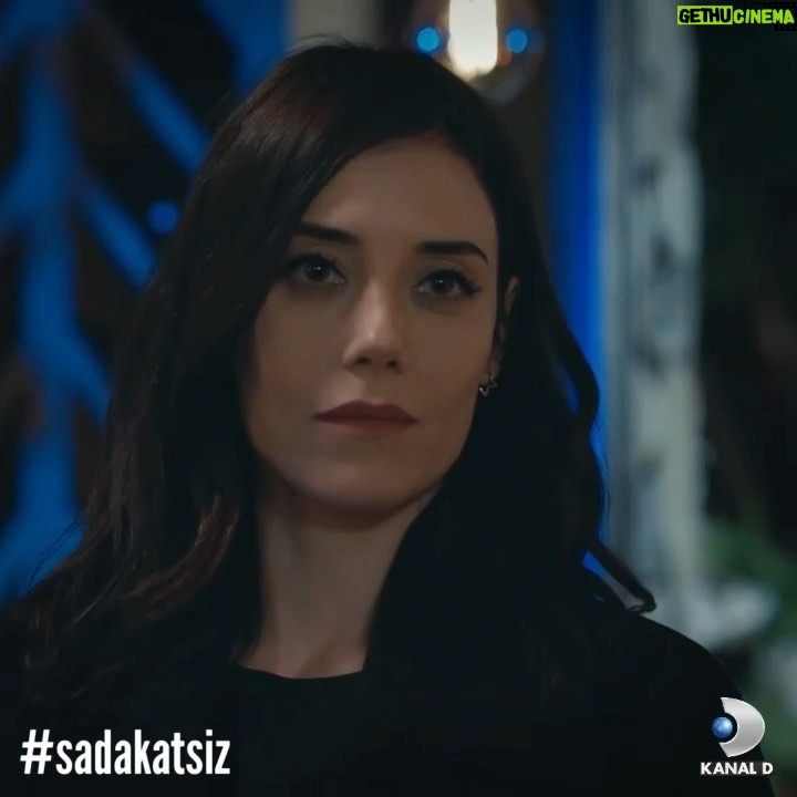 Cansu Dere Instagram - 🤍 @sadakatsizdizi @kanald @cemadrian @handemehan #senbenimşarkılarımsın #sadakatsiz