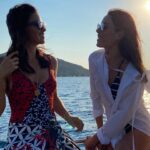 Cansu Dere Instagram - Birlikte gülmekten keyif aldığım zarif arkadaşım. Nice kahkahalarımız olsun💫 @tanemsivar