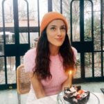 Cansu Tosun Instagram - Sizin sevginiz, varlığınız 🙏 iyi ki tanışmışız, sizlerle bu hayat daha da GÜZEL 🥂 💓 süprizler, festivaller doluuuuu bir yıllllll olsunnnm yıllarımız olsun 🙏🧿 evet ıyı Ki doğmuşummm.. bitmesin hiç kutlamalar ☺️ ♥️