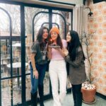 Cansu Tosun Instagram - Sizin sevginiz, varlığınız 🙏 iyi ki tanışmışız, sizlerle bu hayat daha da GÜZEL 🥂 💓 süprizler, festivaller doluuuuu bir yıllllll olsunnnm yıllarımız olsun 🙏🧿 evet ıyı Ki doğmuşummm.. bitmesin hiç kutlamalar ☺️ ♥️