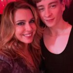 Cara Buono Instagram - London calling Hawkins circa 1959 for @stonstage. Breathtaking. Brilliant writing. Wonderful cast. Pix 3 with the writer Kate Trefry and the marvelous and beautiful@_flog who plays high school Karen Wheeler! Pix 4 with @louismccartney_ who will blow you away as Henry Creel. #strangerthings #hawkins #london #theatre #karenwheeler #instagood #opening #night we