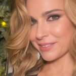 Cara Buono Instagram - Glamming. Thank you @louisbyrneiciaiw and @andrewdentonmakeup for the magic #glam #fashion #instagood #magic #london #hair #makeup #glamour #christmas