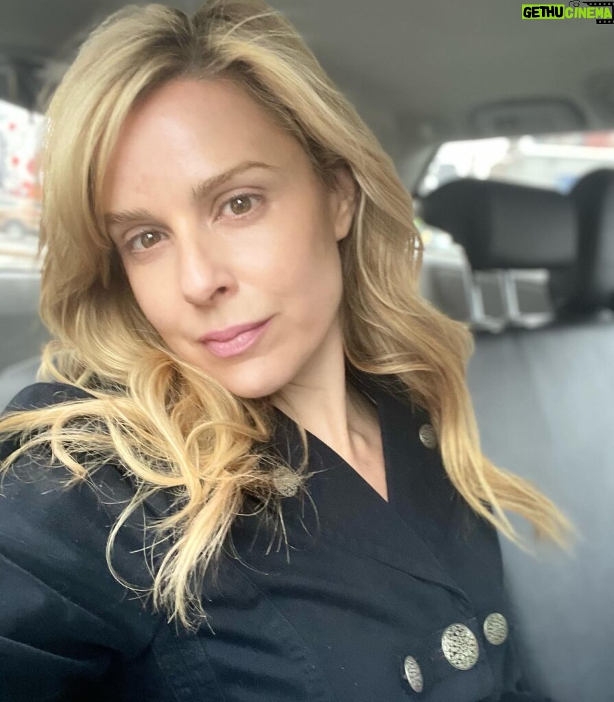 Cara Buono Instagram - It’s Monday. I’m in a taxi. And the light was good. #mondaymotivation #nyc #taxi #instagood #goodhairday #monday