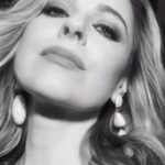 Cara Buono Instagram - Glam post! And real life at the end. And a video. Hair: @louisbyrneiciaiw Makeup: @andrewdentonmakeup Suit: @lelarose #glam #strangerthings #instagood #london #fashion #hair #makeup #blackandwhite #theatre #openingnight #christmastime #christmas