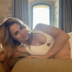 Cara Buono Instagram - Mirror selfies before yoga #monday #mondaymotivation #yoga #yogapractice #white #selfie #montenegro #travel #fitness