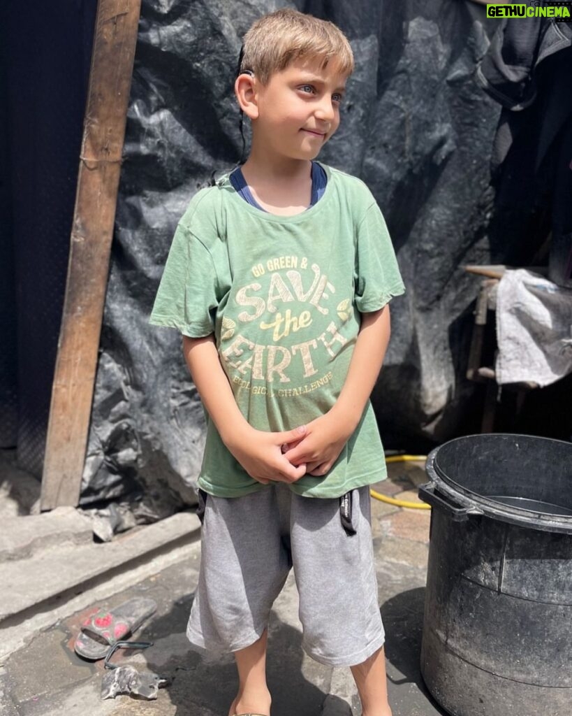 Carice van Houten Instagram - He lost his hearing due to the bombing. The t-shirt. The smile. Save the earth. It’s all heartbreaking. 💔