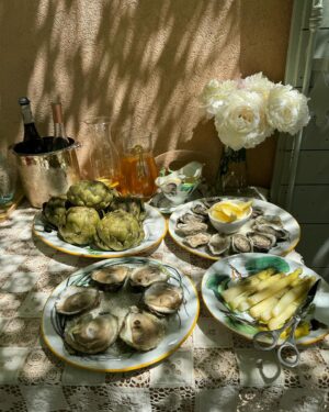Carina Lau Instagram - Garden lunch #garden #lunch #romantic #weekend