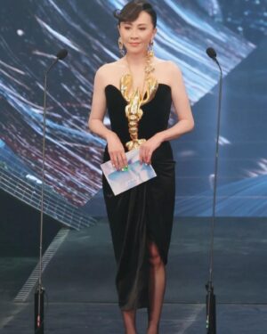 Carina Lau Instagram - #hkfilmawards #schiaparelli