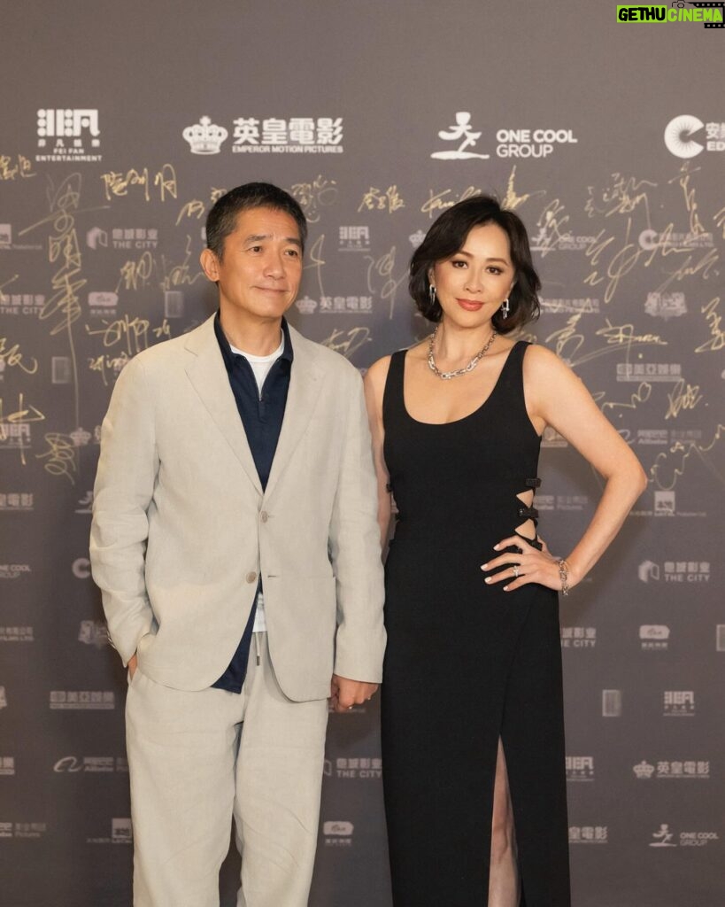 Carina Lau Instagram - 恭喜你梁朝偉先生🥂 #最佳男主角 #金手指 #香港電影導演會年度頒獎典禮