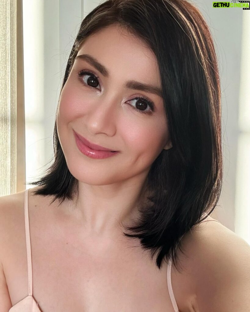 Carla Abellana Instagram - Up for a Radiance Challenge? ✨💫 Post your glowing moments and share your secret to that radiant glow! Don’t forget to tag me and @watsonsph on Instagram and use #GlowWithCarla for a chance to win fabulous gift sets, including my favorite Collagen by Watsons products. Make sure your posts are public so we can include you in our pool of entries. Let’s glow together! ✨🌟