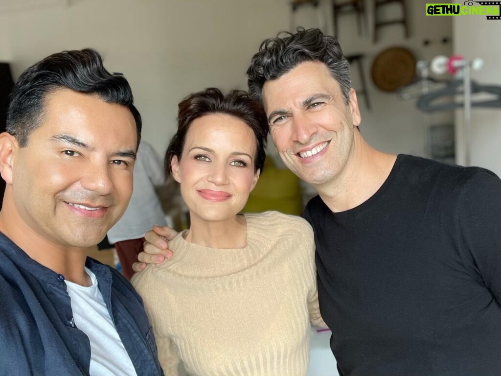Carla Gugino Instagram - Team Glam #LeopardSkin reunited! @ermahnospina @sebastianscolarici 🌺🌺 Such a fun day of shooting for @composuremag Thanks @stephaniedianiphoto and @catpope22 #NYC #photography #thingscarlaloves