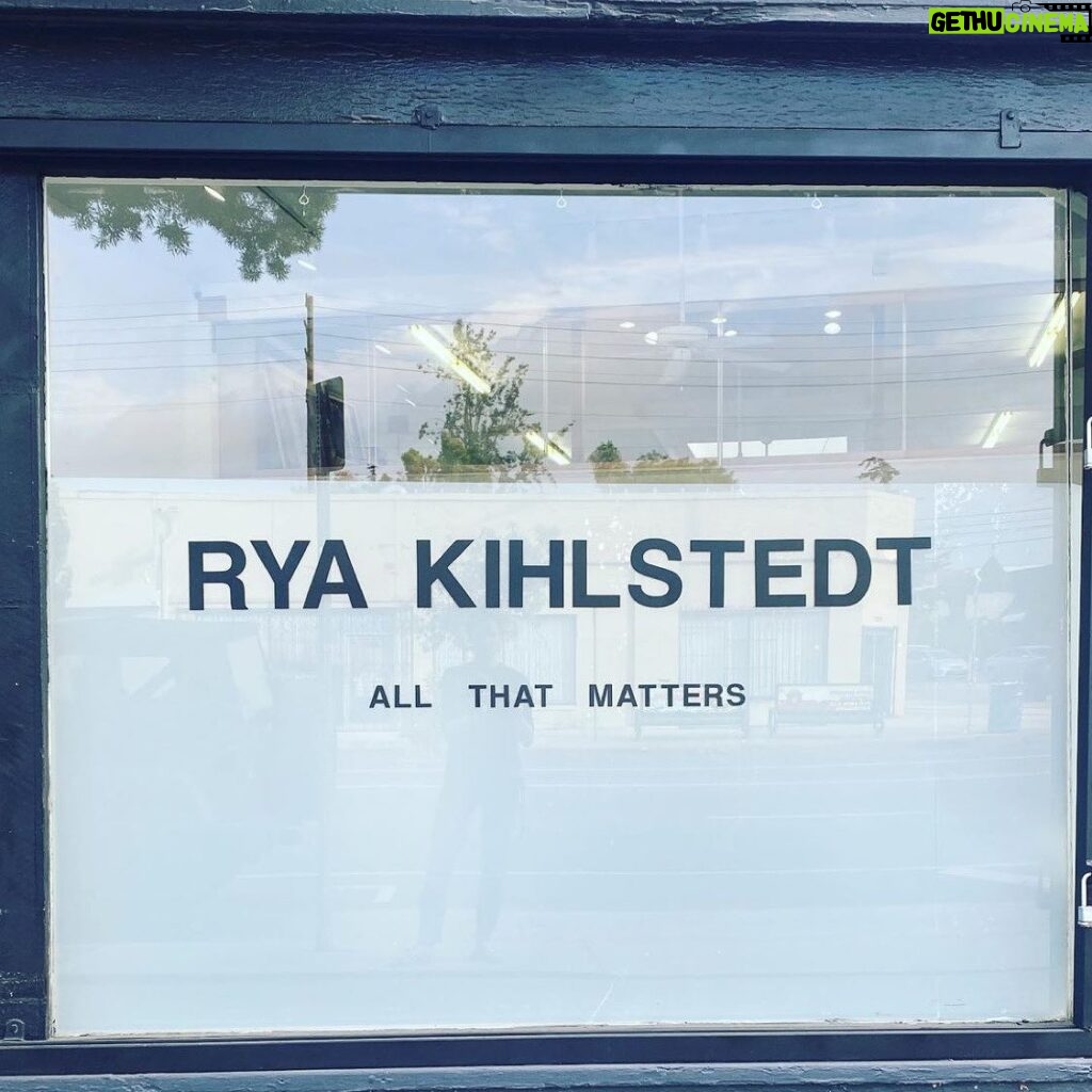 Carla Gugino Instagram - Get here, Peeps! It’s really worth your while. @ryakihlstedt is the real deal ✨✨✨ • @matterstudiogallery opens Sunday 4-7 and is up for the month.