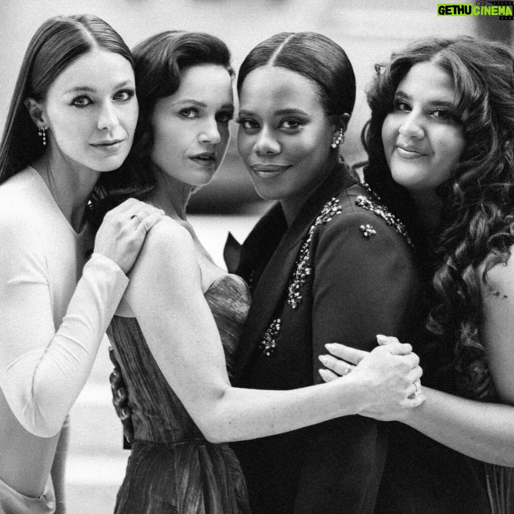 Carla Gugino Instagram - In honor of #girlsonthebus now being in your hot hands, Peeps! 🔥 on @streamonmax, sharing some gorgeous images that the great @thealexandraarnold 📸 ♥️ snapped of us on premiere night in #NYC. Love these superrrr talented huge hearted ladies in front and behind the camera. 🥂 And 👏🏼 to @brigittemakeup and @sebastianscolarici for working on the fly as we rolled out onto the streets of New York with lots of inspiration and no plan! 💥