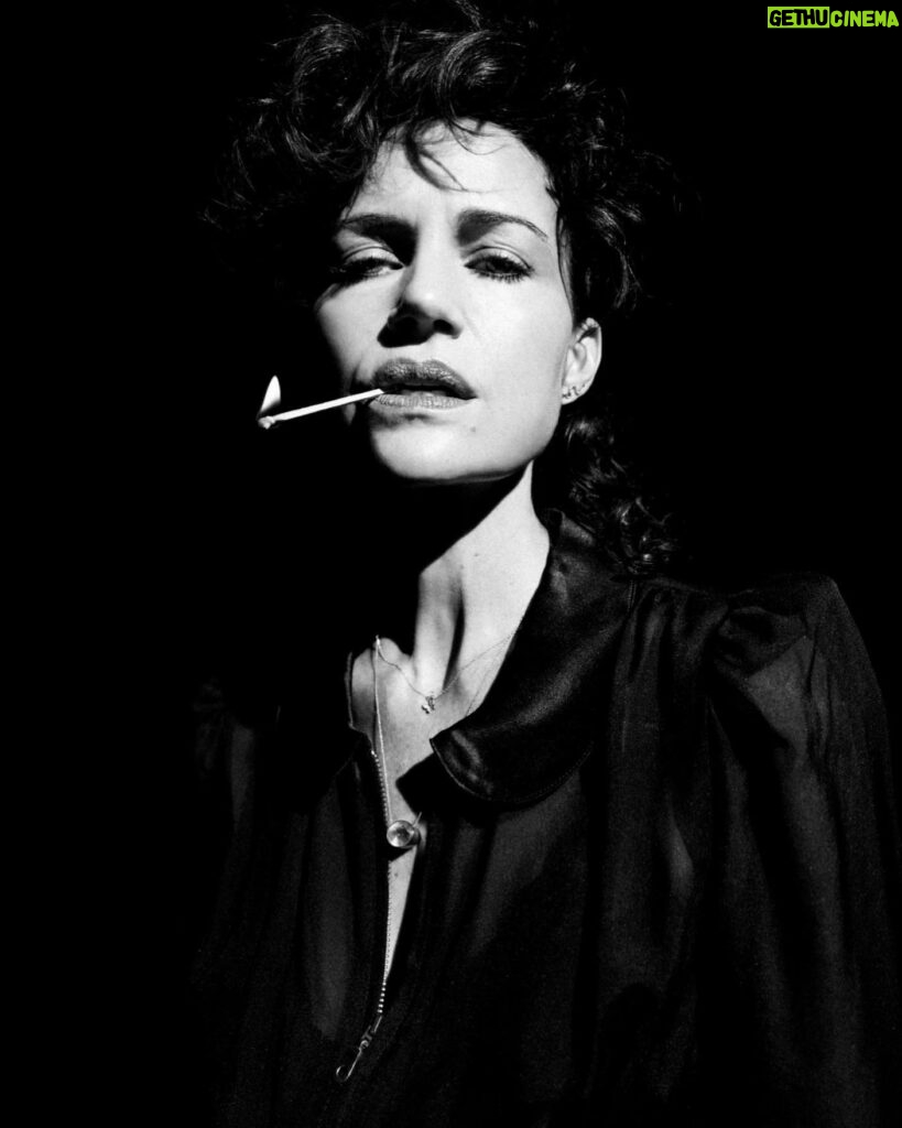 Carla Gugino Instagram - Had a lot of fun shooting in #NYC with the inspired @thealexandraarnold Our mission was to create images with lots of contrast and rich black and whites. Here’s a little taste. 🤍🖤 📸
