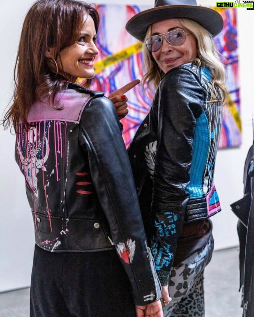 Carla Gugino Instagram - I f*cking love my rad one of a kind leather jacket @flynnlauryn It makes every outfit better! So excited for peeps to see this new collection. #nyc #fashion #thingscarlaloves