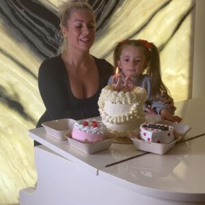 Carla Moreau Instagram - MON BIRTHDAY AVEC TOI ♥️ @rubyguedj  Cake 🎂 @les_gourmandises_de_jo