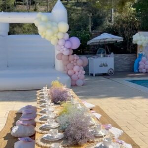 Carla Moreau Instagram - J’ai passé une merveilleuse journée aux côtés de ma fille @rubyguedj qui a fêté ses quatre ans. C’est incroyable comme le temps passe vite et je suis si heureuse de la voir évoluer 🤍🫶 à toi, mon petit bout de bonheur qui a changé ma vie à tout jamais. Je t’aime très fort. 💕 et merci à tous les prestataires qui ont fait de ce rêve une réalité. 

Je vous partage pour ceux à qui ça intéresse.  Ils sont clairement les meilleurs. 
DÉCORATION ET ORGANISATRICE 🌸: @chic.events__ 
TRAITEUR 🍔 : @auroyaumedubrunch 
PRINCESSE 👑 pour les princesses si merveilleuse digne d’un disney : @princessesfairytales.sud 
GLACIER 🍦🧇: @glacesmaboul 
LES MASCOTTES🧸 : @mymascotte 
PÂTISSERIE 🍰🧁: @les_gourmandises_de_jo 
CHÂTEAU BLANC 🏰: @by_events_ 
MOCKTAILS 🍹 : @mk.mocktail 
JEUX ET MAQUILLAGE 🧩💄: @airbambino13  CADEAU PERSONNALISÉ 🖍️👜🍿: @m_etpaillettes 
ROBES SUR MESURE👗 @nina_reina_dresses
SALLE DE FÊTE 🏠 :  @domainedugem  POUR TOUT ÉVÉNEMENT : mariage / baptême / bar mitzvah / anniversaire 🎁 #happybirthday #evenement #girl #baby