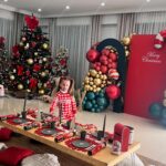 Carla Moreau Instagram - 🎄🎁MERRY CHRISTMAS 🎁🎄 2023 Merci à la talentueuse @chic.events__ de m’avoir aider à réalisé cette si jolie décoration 🤩 Et pour la pâtisserie toujours la même adresse des gâteaux unique avec vos inspirations 🍰 @les_gourmandises_de_jo #merrychristmas #noël #reels #joyeuxnoël