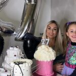 Carla Moreau Instagram - MY BIRTHDAY 🎉 27 ANS 😱🤍 Tellement de messages reçu merci à tous du fond du cœur ❤️ Les années passents mais vous restez si présent pour moi 🙏🏻 MON ANNIVERSAIRE SERA EN FAMILLE AU COTÉS DE MA FILLE ET MES PROCHES @rubyguedj CAKES 🎂@les_gourmandises_de_jo