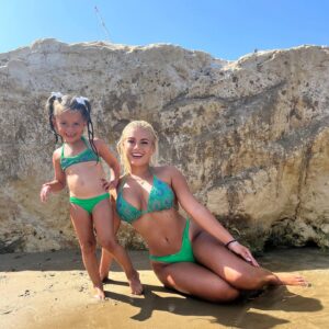 Carla Moreau Instagram - SOUVENIR DE NOS VACANCES EN GRÈCE 🇬🇷 🏝️ @rubyguedj #holidays