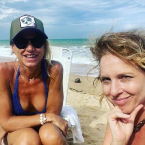 Carla Peterson Instagram - Ojalá sea hasta el año que viene! Final y comienzo de  cosas nuevas . Ahora a trabajar mucho para poder volver. Te quiero Brasil! ❤️ 🇧🇷 y que las aguas de marzo cierren este verano especial. ❤️❤️❤️ @carlapbrasil @matheuspiai @amandalemost @mariacozzoli ❤️❤️❤️ @pato.dalpra