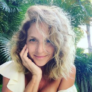 Carla Peterson Instagram - Ojalá sea hasta el año que viene! Final y comienzo de  cosas nuevas . Ahora a trabajar mucho para poder volver. Te quiero Brasil! ❤️ 🇧🇷 y que las aguas de marzo cierren este verano especial. ❤️❤️❤️ @carlapbrasil @matheuspiai @amandalemost @mariacozzoli ❤️❤️❤️ @pato.dalpra