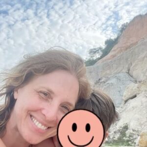Carla Peterson Instagram - Hoy nuestro más grande amor cumple  años. Seguimos caminando juntos . Te amamos.
No esperes el momento perfecto, hacé perfecto el momento.
Esperas algo?
Entonces andá y hacé que pase porque lo único que cae del cielo es la lluvia.  Que seas muy feliz hijo hermoso. 
Te amamos mama y papá @gugalusto