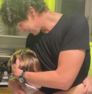 Carla Peterson Instagram - Feliz cumpleaños mi amor @gugalusto  sos el sol en nuestras vidas, la risa y el mejor compañero para esta aventura de vivir. Cada día al lado tuyo es mi tesoro. Te amo. No tengo palabras para decir todo lo bueno q te deseo. Que se cumplan tus sueños hermosos.  Sos lo más!!!! Martin lousteau sos mi universo!! X muchas vidas con vos!