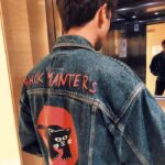 Carlos Cuevas Instagram - La buena gente de @topmanta_bcn sortea 20 chaquetas increíbles hechas por artistas de la ciudad. #LoteriaMantera #NobodyIsIllegal