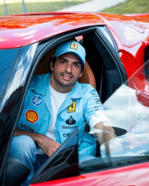 Carlos Sainz Jr. Instagram - Miami is always a good stop🌴🇺🇸
Bring on the sprint weekend!