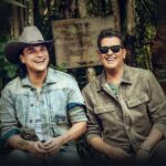 Carlos Vives Instagram - No hemos parado de disfrutar esta canción que fue hecha para ustedes. Cantémosle juntos al mundo!!! #TúoYo @carlosvives!