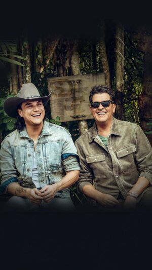 Carlos Vives Instagram - Silvestre nos invitó a una de las famosas parrandas que son tradición en el Festival Vallenato 🙌🏼 Definitivamente volver al Valle me recarga el corazón. Qué alegría encontrarnos todos acá @silvestredangond @carinleonoficial @gustavogutierrezca @elcochamolina @reyalvaritolopez @pipebueno Un momento para siempre. ¡Los quiero!❤️🪗