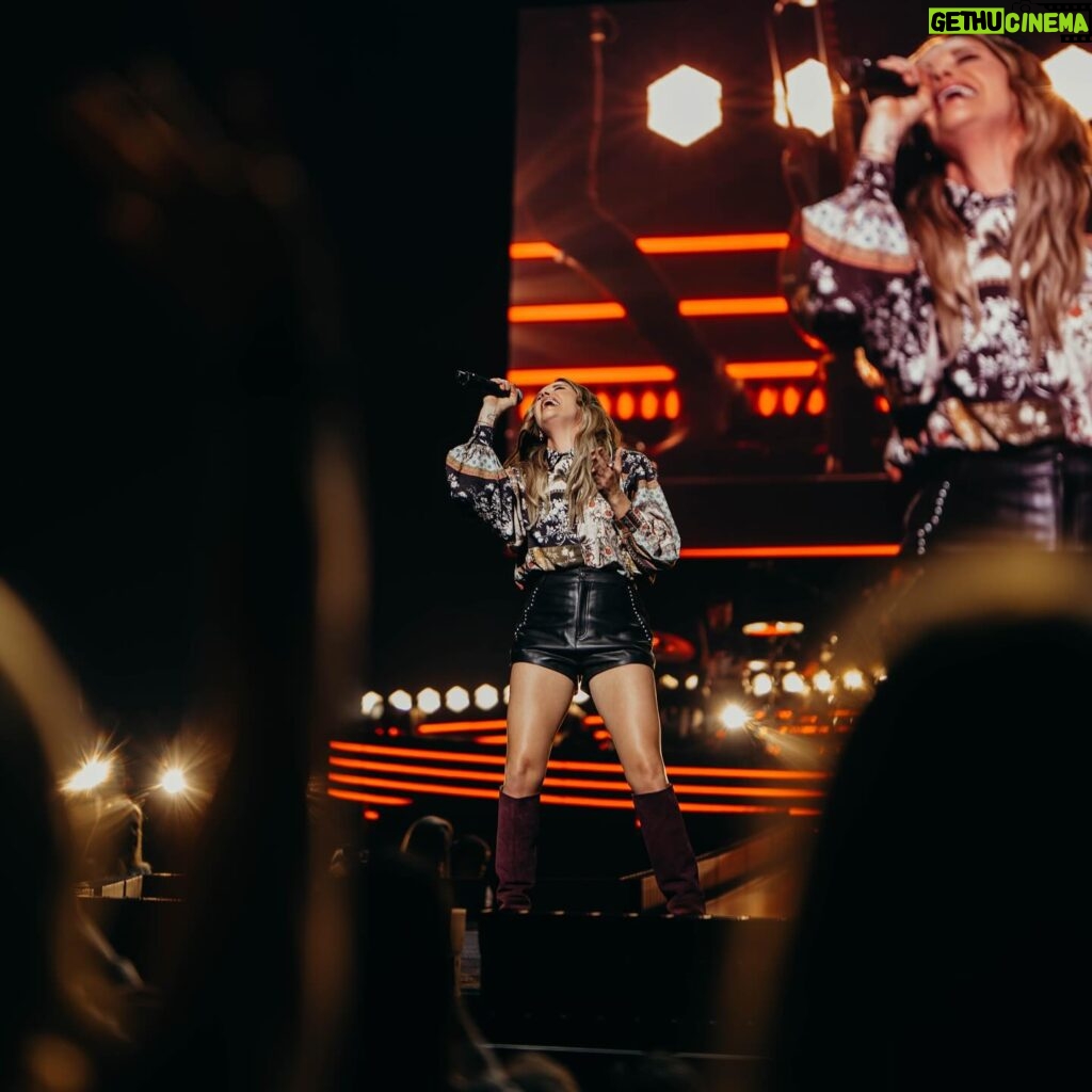 Carly Pearce Instagram - The Standing Room Only Tour with @thetimmcgraw is off to a great start 🥲🤍 [@alexa_campbell]